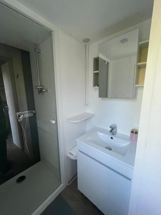 Mobil-Home Au Pied Du Luberon Ла-Рок-д'Антерон Экстерьер фото