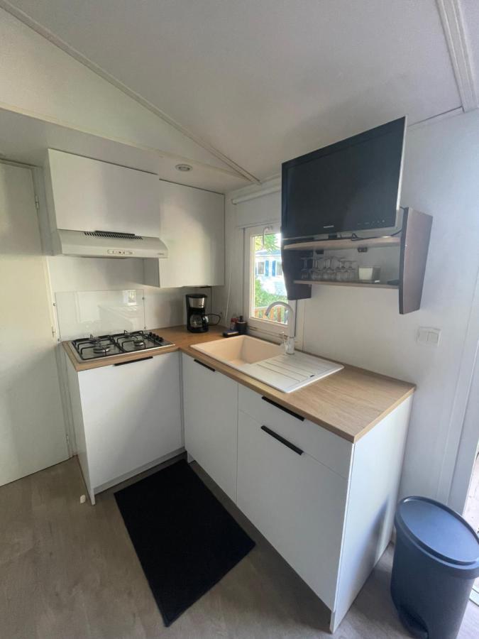 Mobil-Home Au Pied Du Luberon Ла-Рок-д'Антерон Экстерьер фото