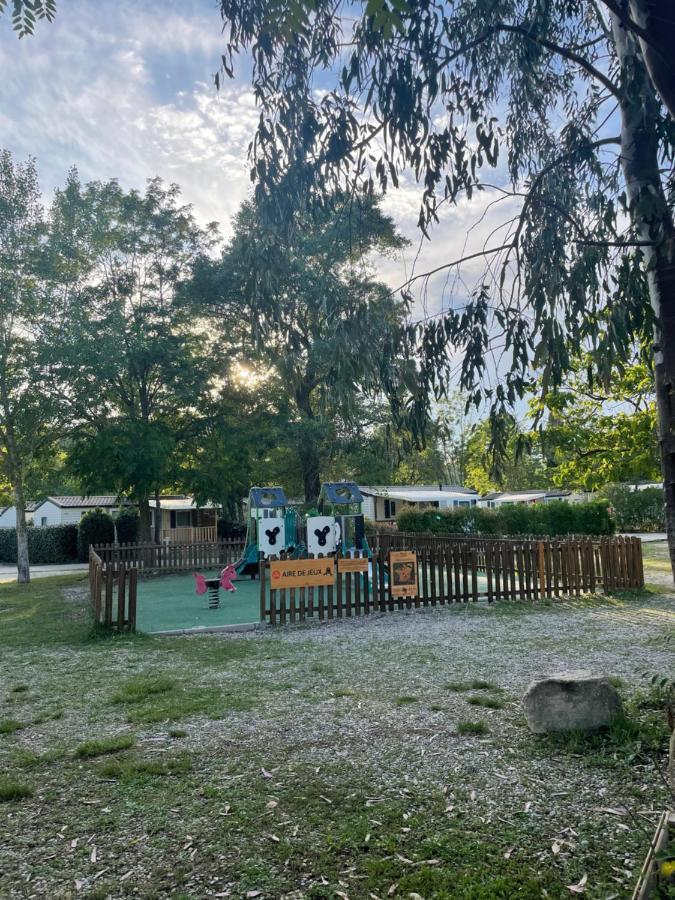 Mobil-Home Au Pied Du Luberon Ла-Рок-д'Антерон Экстерьер фото