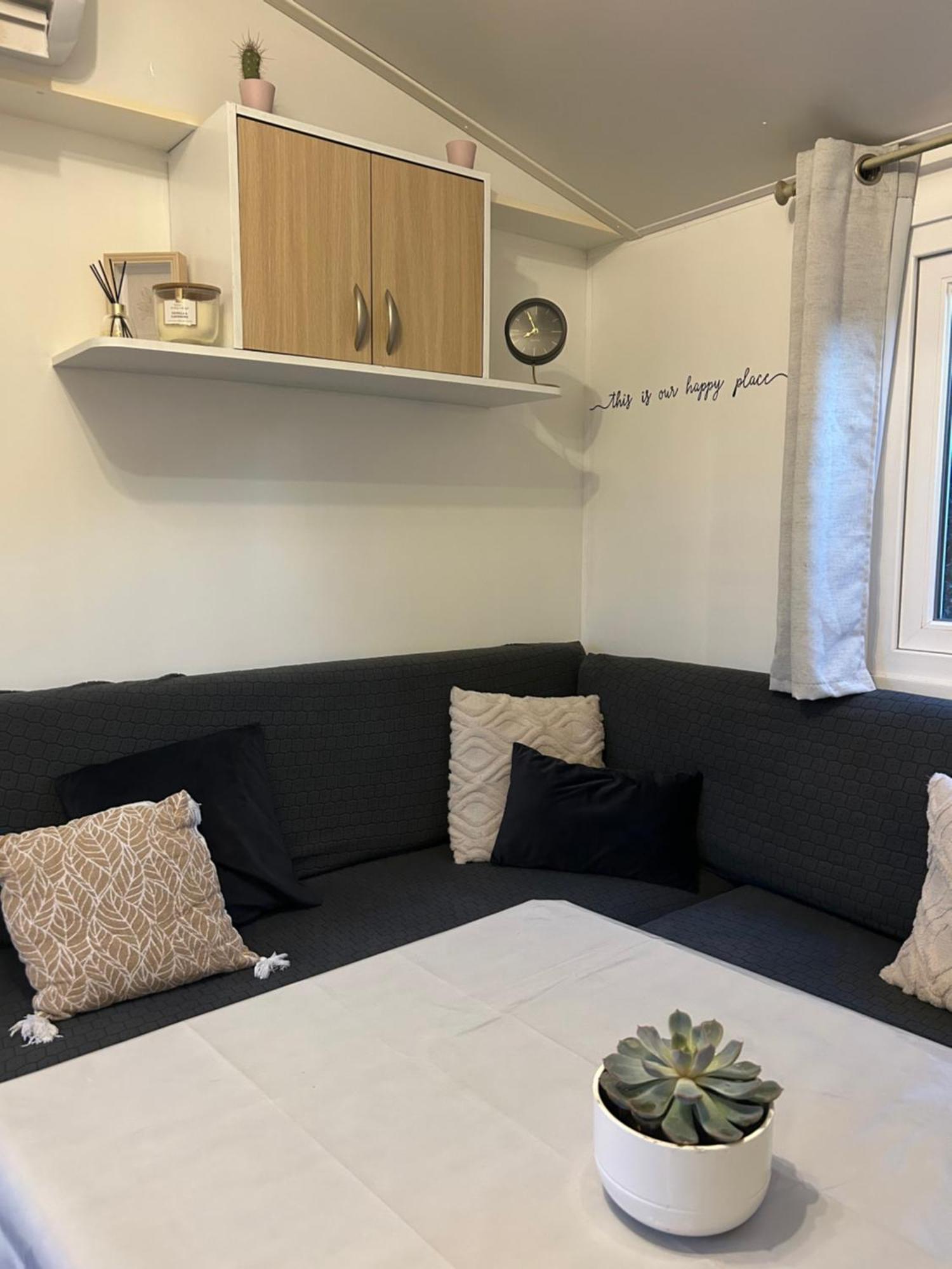 Mobil-Home Au Pied Du Luberon Ла-Рок-д'Антерон Экстерьер фото